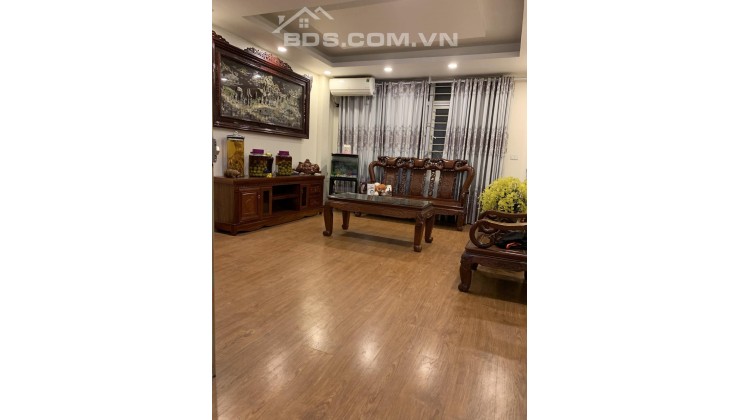 Bán nhà Tam Trinh full nội thất xịn sò 36 m2, giá 3 tỷ 500. Liên hệ: 0961865456